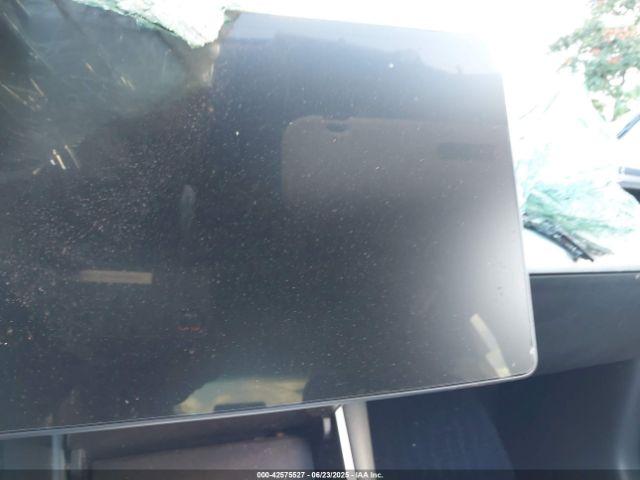 Tesla Model 3 Image 14