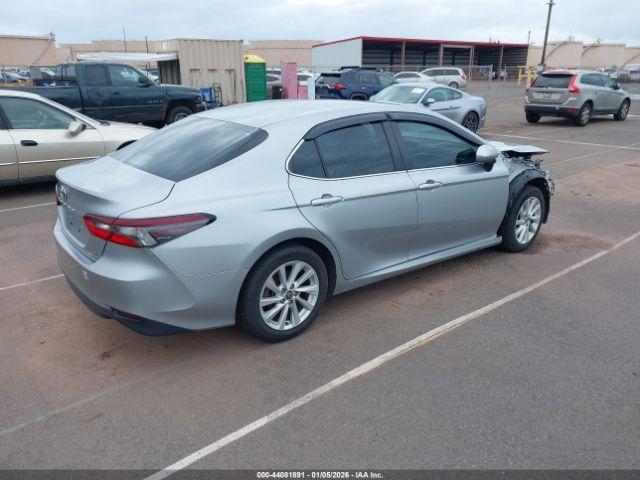 Toyota Camry Le Hybrid Image 8