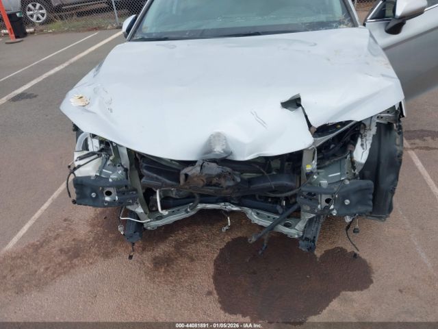 Toyota Camry Le Hybrid Image 5