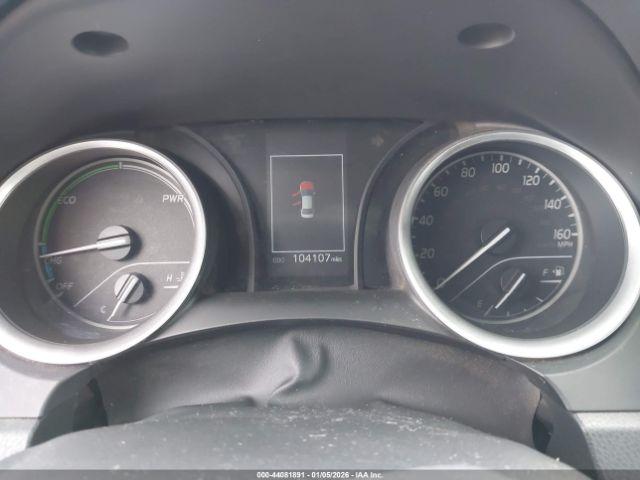 Toyota Camry Le Hybrid Image 7