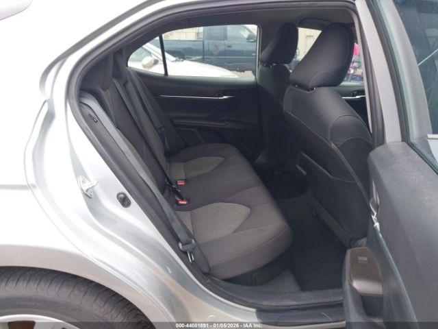 Toyota Camry Le Hybrid Image 11