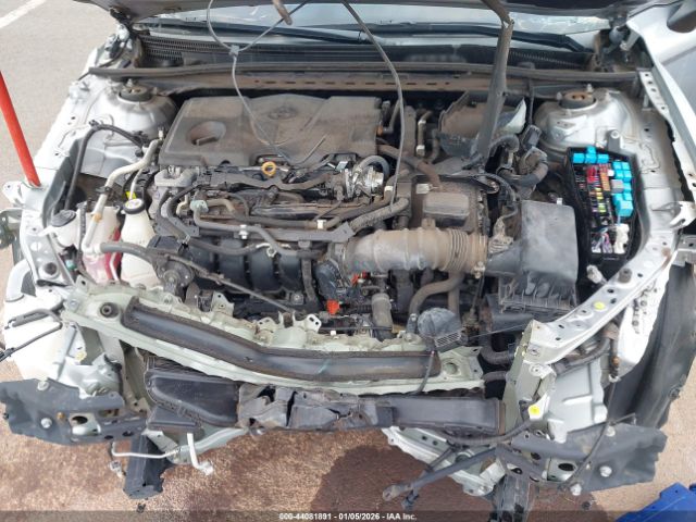 Toyota Camry Le Hybrid Image 9