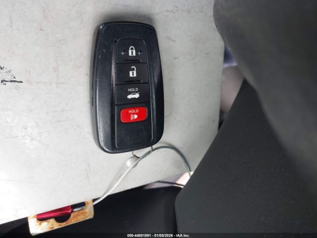 Toyota Camry Le Hybrid Image 10