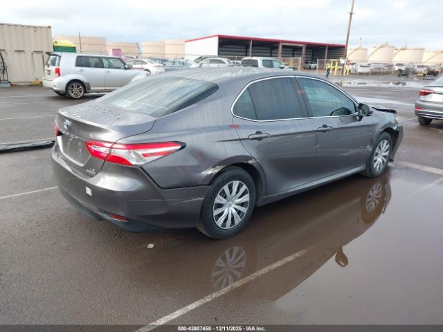 Toyota Camry Le Image 16