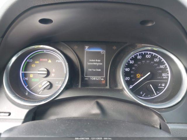 Toyota Camry Le Image 10