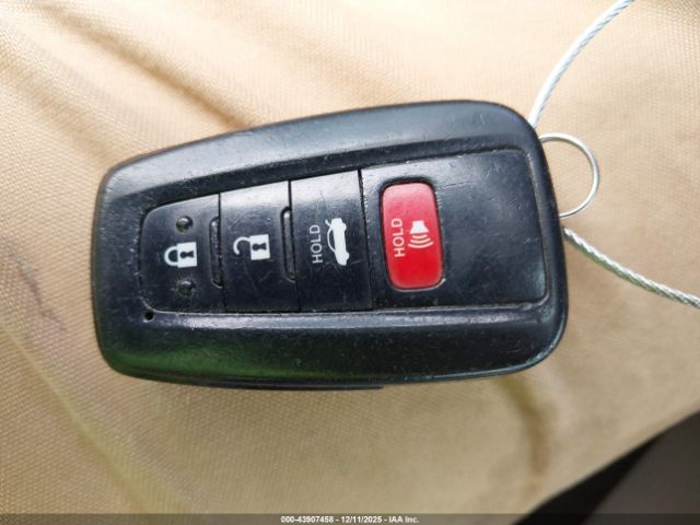 Toyota Camry Le Image 2