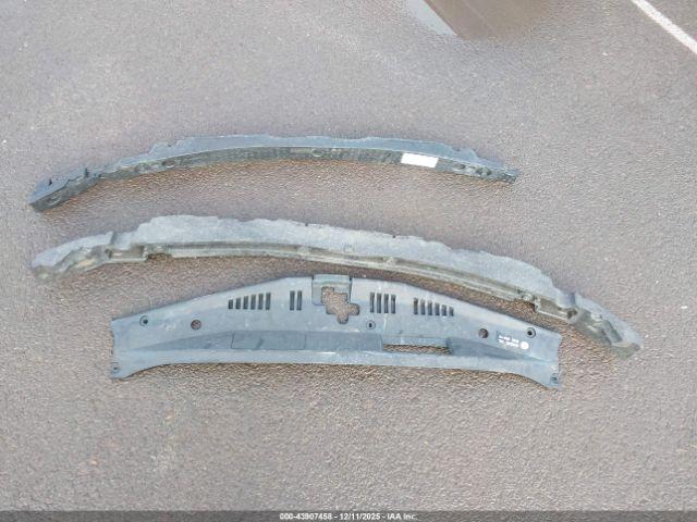 Toyota Camry Le Image 4