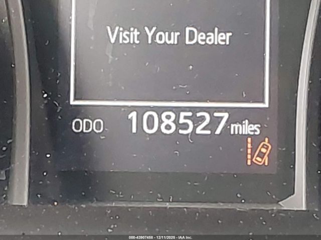 Toyota Camry Le Image 7