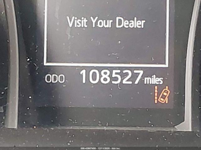 Toyota Camry Le Image 7