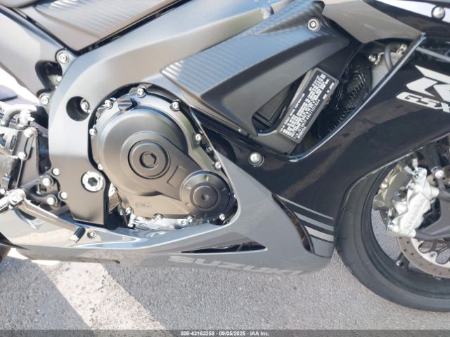 Suzuki Gsx-r600 Image 12