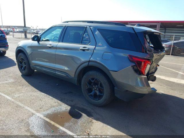 Ford Explorer Timberline Image 2