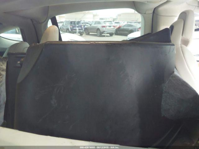 Tesla Model X Image 14