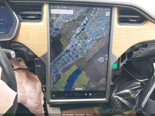 Tesla Model X Image 2