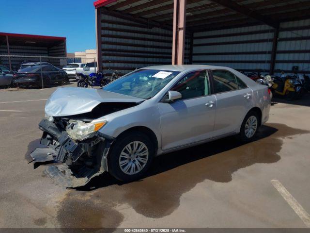 Toyota Camry Le Image 2