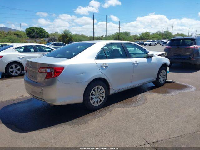 Toyota Camry Le Image 3