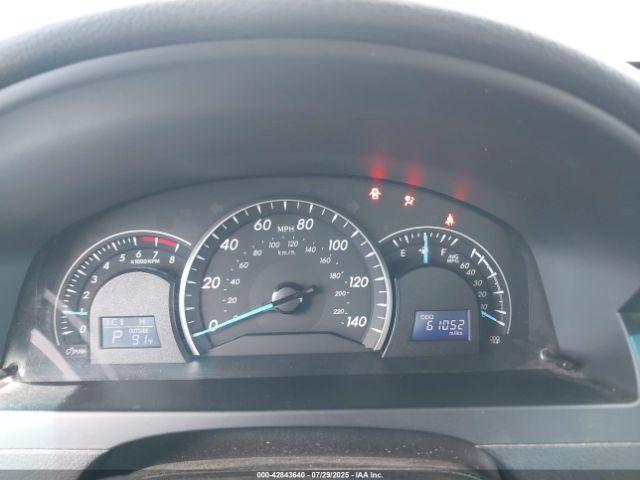 Toyota Camry Le Image 17