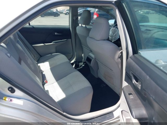 Toyota Camry Le Image 7