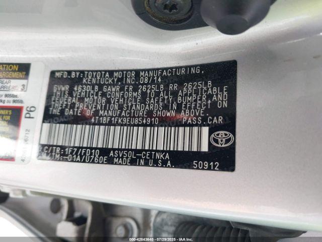 Toyota Camry Le Image 6