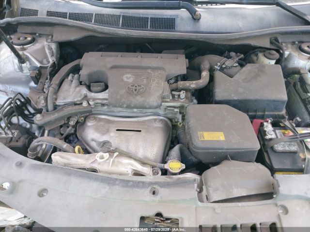 Toyota Camry Le Image 8