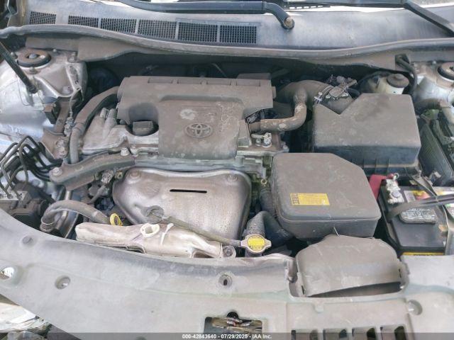 Toyota Camry Le Image 8