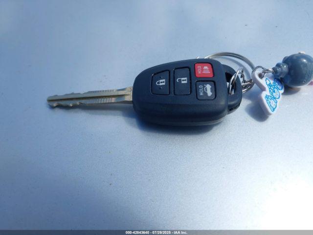 Toyota Camry Le Image 10