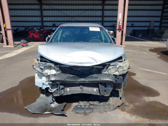 Toyota Camry Le Image 12