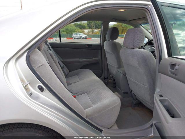 Toyota Camry Image 12