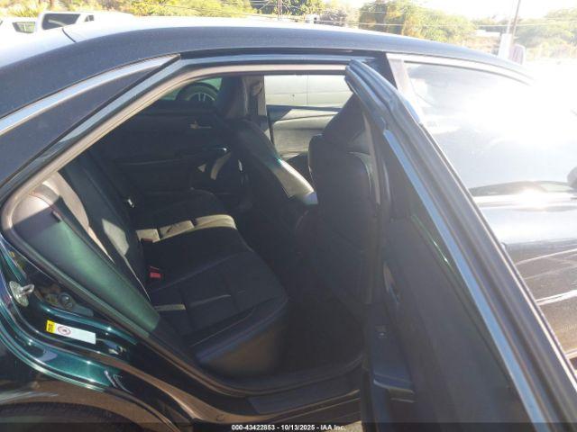 Toyota Camry Se Image 5