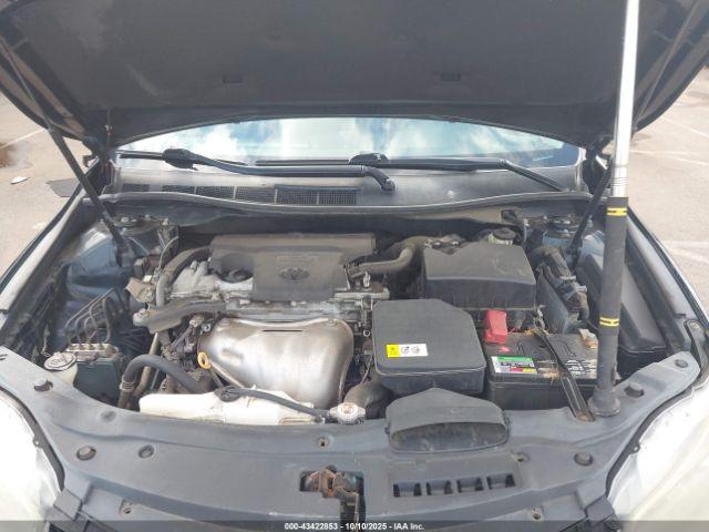 Toyota Camry Se Image 9