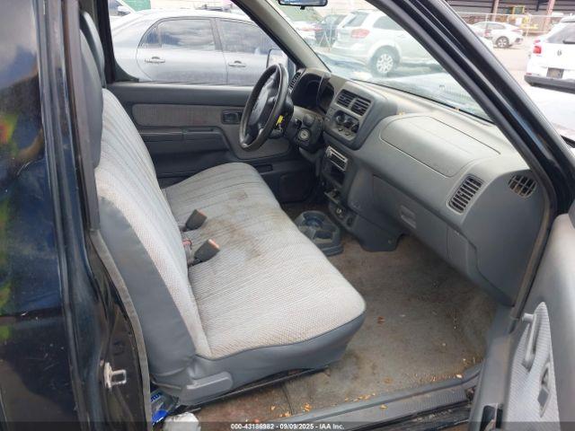 Nissan Frontier Xe Image 4