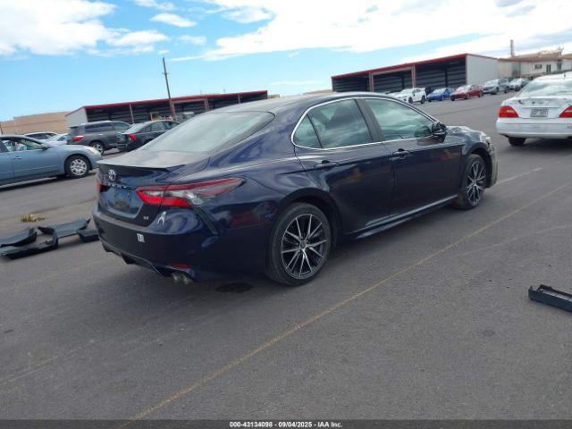 Toyota Camry Se Image 9