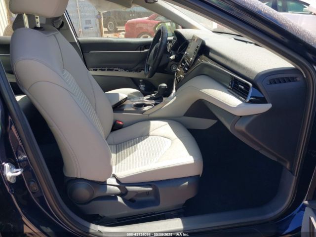 Toyota Camry Se Image 12