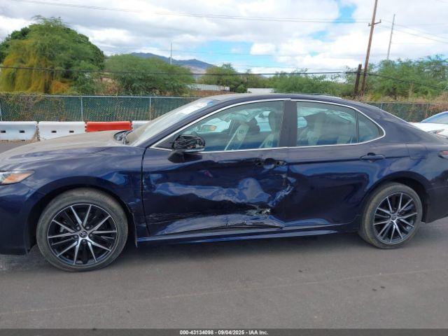 Toyota Camry Se Image 2