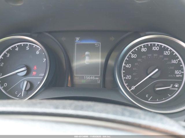 Toyota Camry Se Image 8