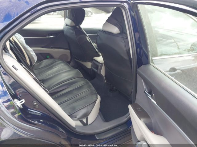 Toyota Camry Se Image 14