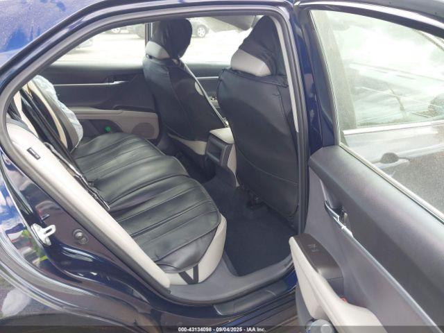 Toyota Camry Se Image 14