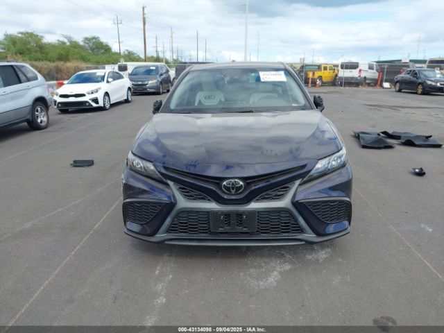 Toyota Camry Se Image 5