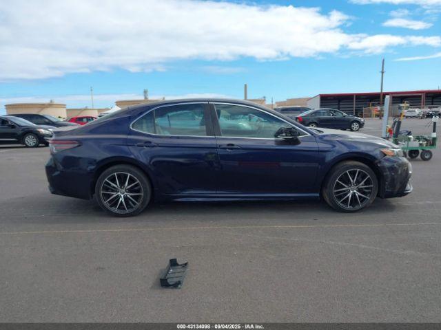 Toyota Camry Se Image 16