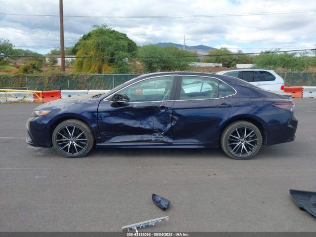 Toyota Camry Se Image 3