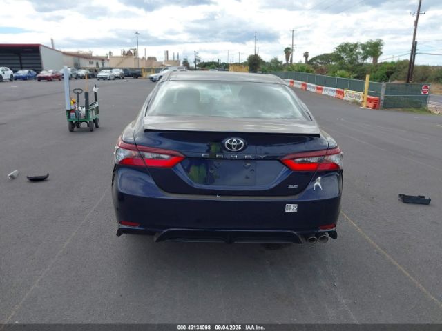 Toyota Camry Se Image 15