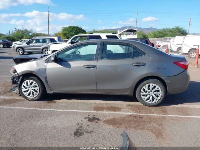 Toyota Corolla Le Image 16