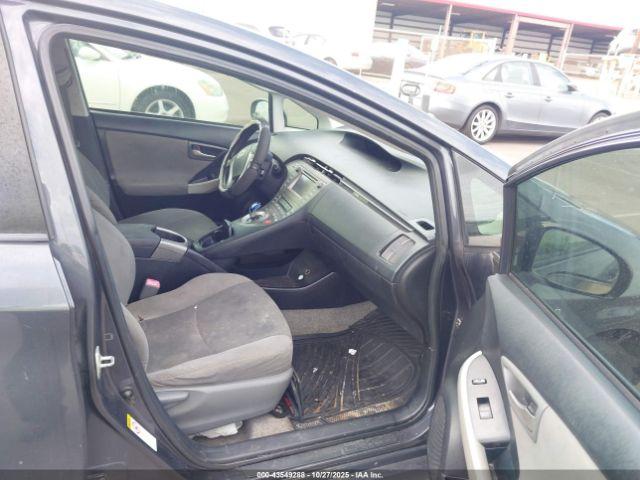 Toyota Prius Two Image 5