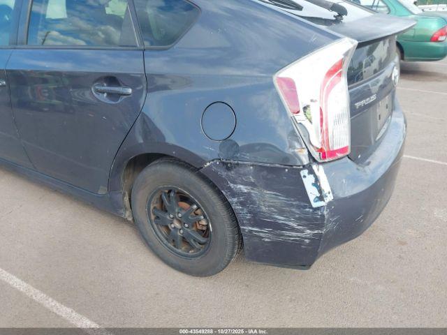 Toyota Prius Two Image 4