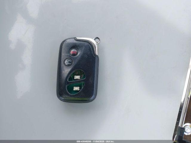 Toyota Prius Two Image 15