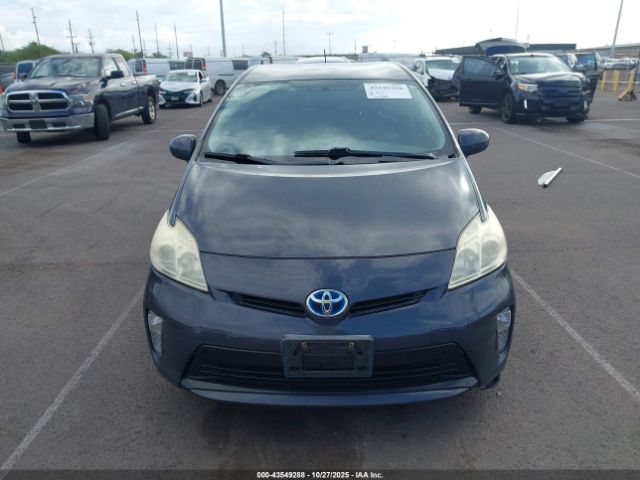 Toyota Prius Two Image 13