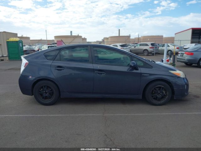 Toyota Prius Two Image 8