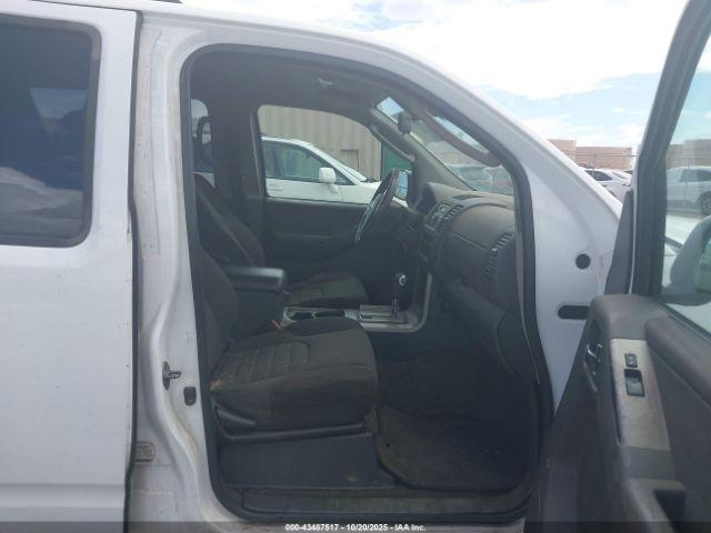 Nissan Pathfinder S Image 8