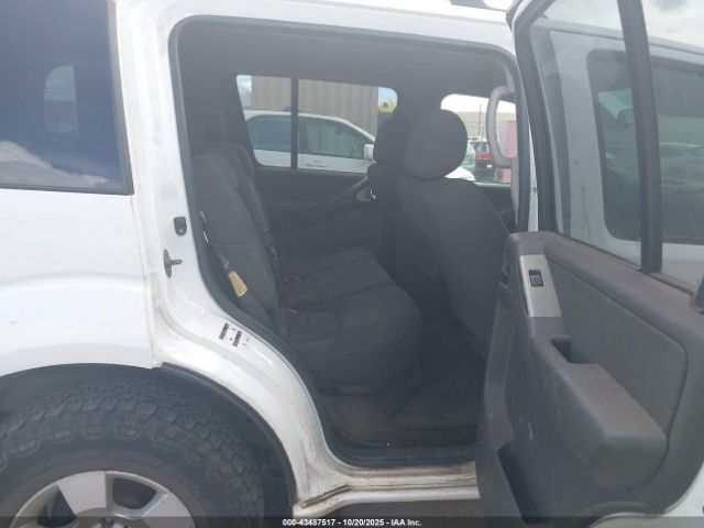 Nissan Pathfinder S Image 7