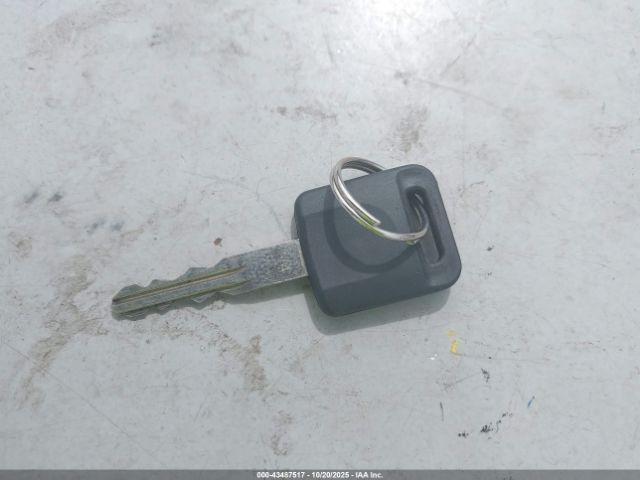 Nissan Pathfinder S Image 9