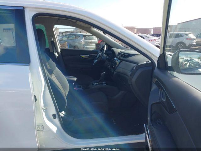 Nissan Rogue S Image 10